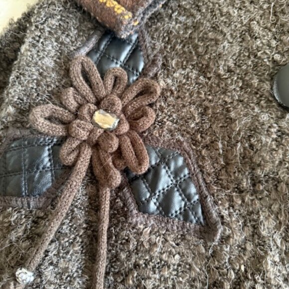 Standout Sweater! Cardigan Size Large Browns and Golds Rhinestone, Faux Leather - Picture 4 of 10